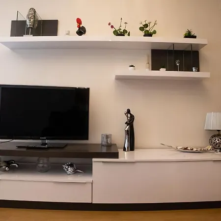 Lovely Near Airport And Nations Park, With Garage