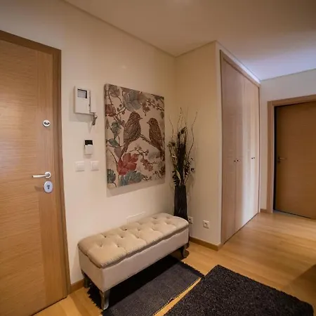 Apartment Lovely Near Airport And Nations Park, With Garage *