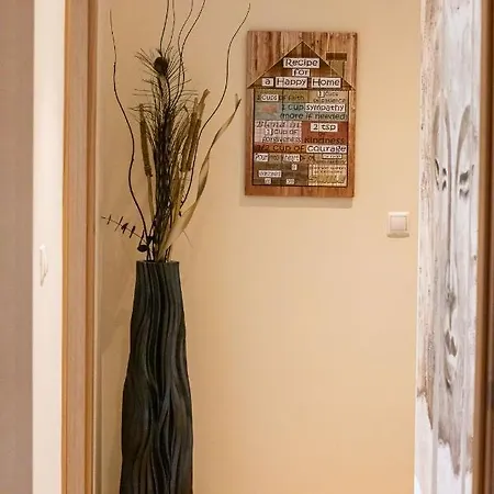 Apartment Lovely Near Airport And Nations Park, With Garage